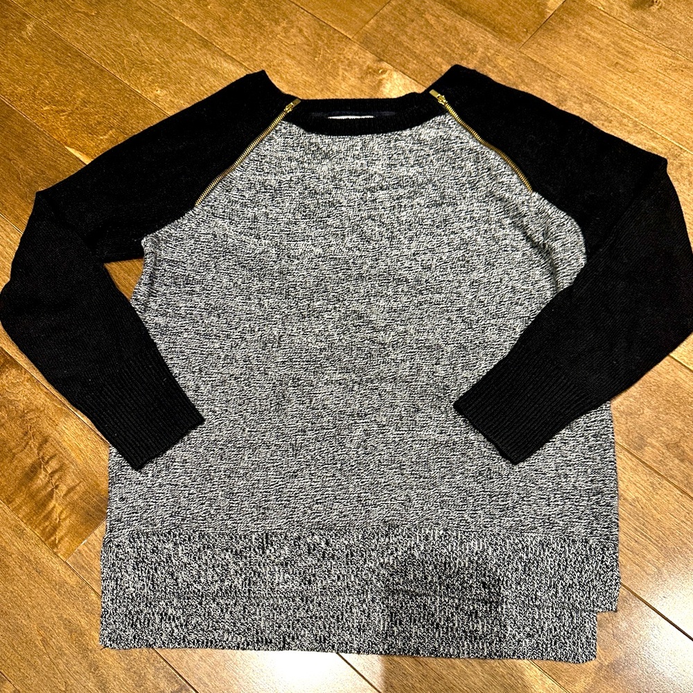 BANANA REPUBLIC • Women’s Marled Sweater